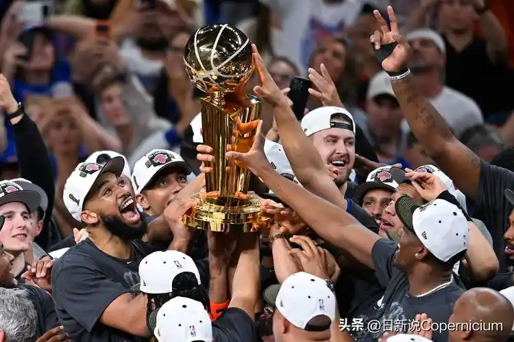 尼克斯夺冠游行引爆纽约：布伦森封神，NBA新王登基
